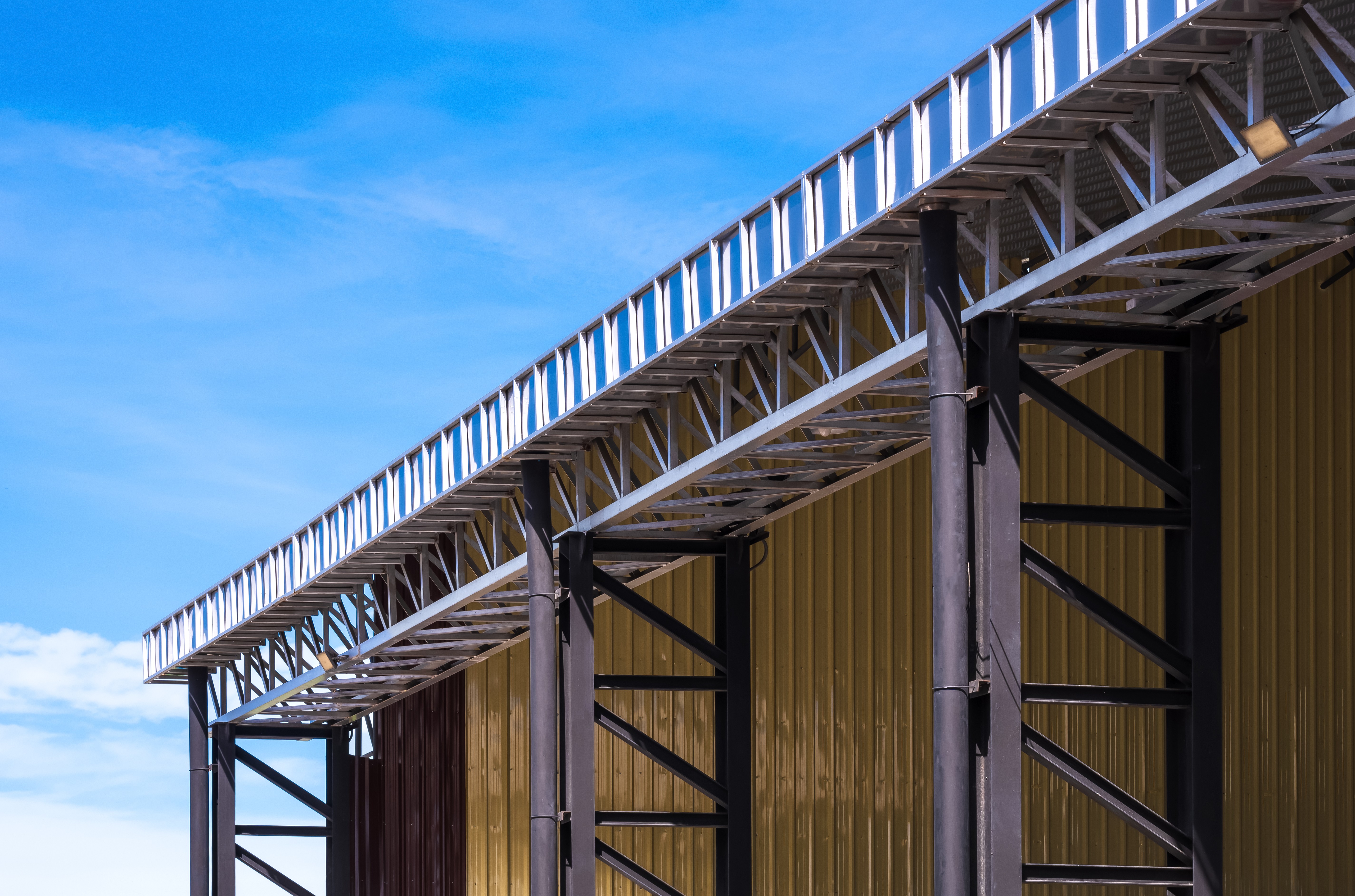 Service toiture Installer ou rénover les toitures des bâtiments industriels et commerciaux