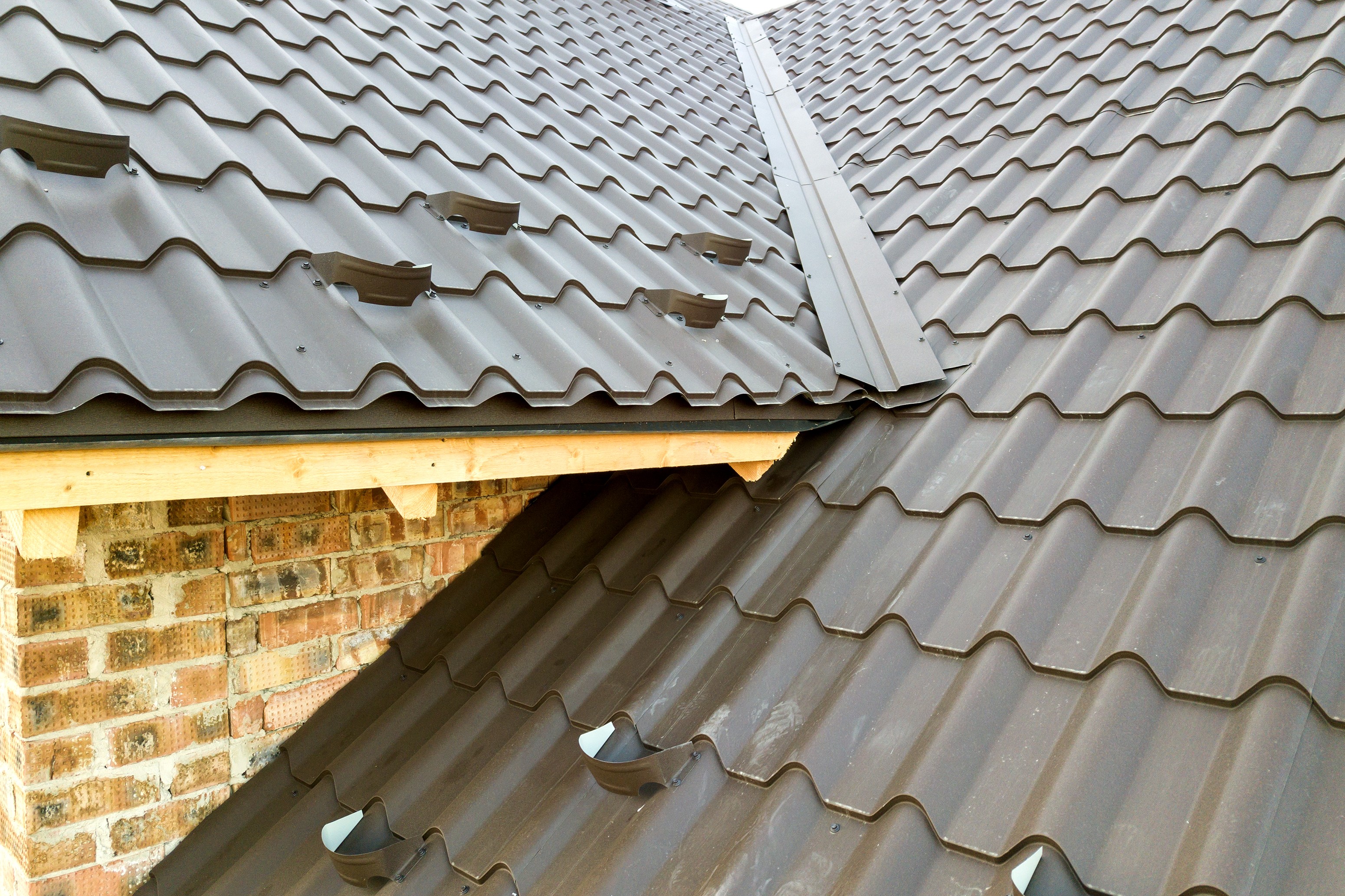 Service toiture Renforcer l’étanchéité de votre toiture avec une Noue