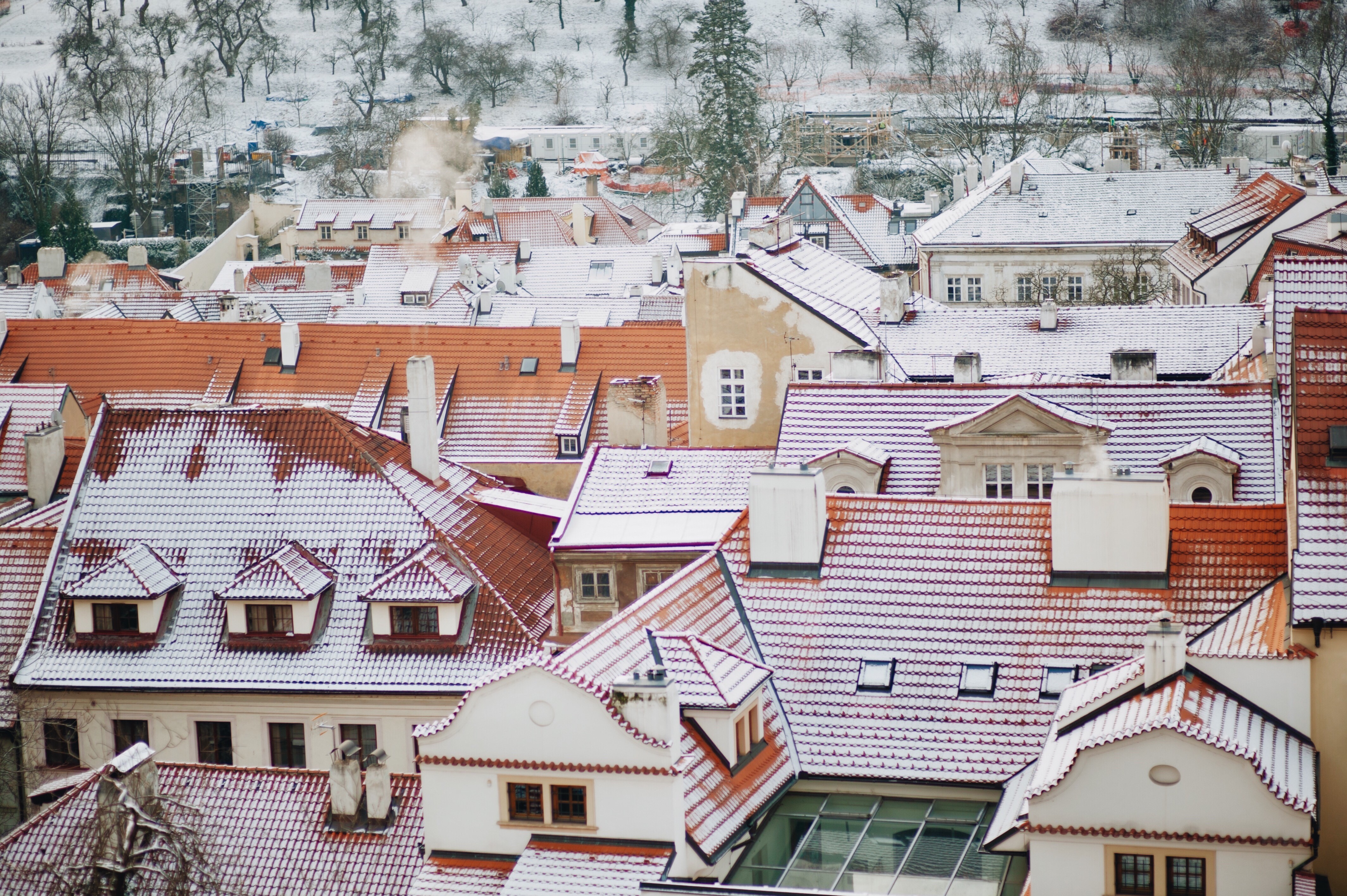 Comment protéger et valoriser votre toiture avant l’hiver ? Nos conseils d’experts en couverture